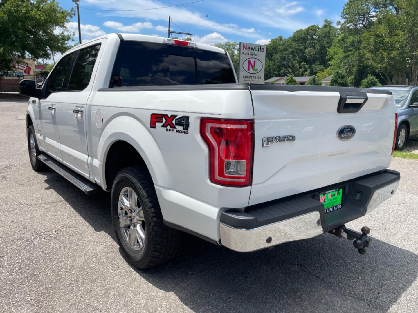 2016 WHITE FORD F-150 XLt (1FTEW1EP1GF) with an 2.7L engine, Automatic transmission, located at 5103 Dorchester Rd., Charleston, SC, 29418-5607, (843) 767-1122, 36.245171, -115.228050 - Photo#4